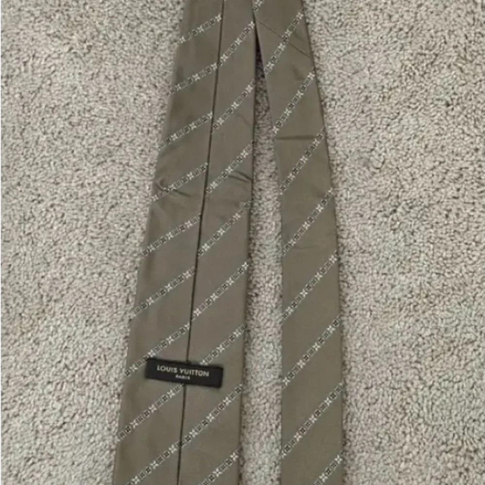 LOUIS VUITTON Bias Monogram Tie - Picture 5 of 6